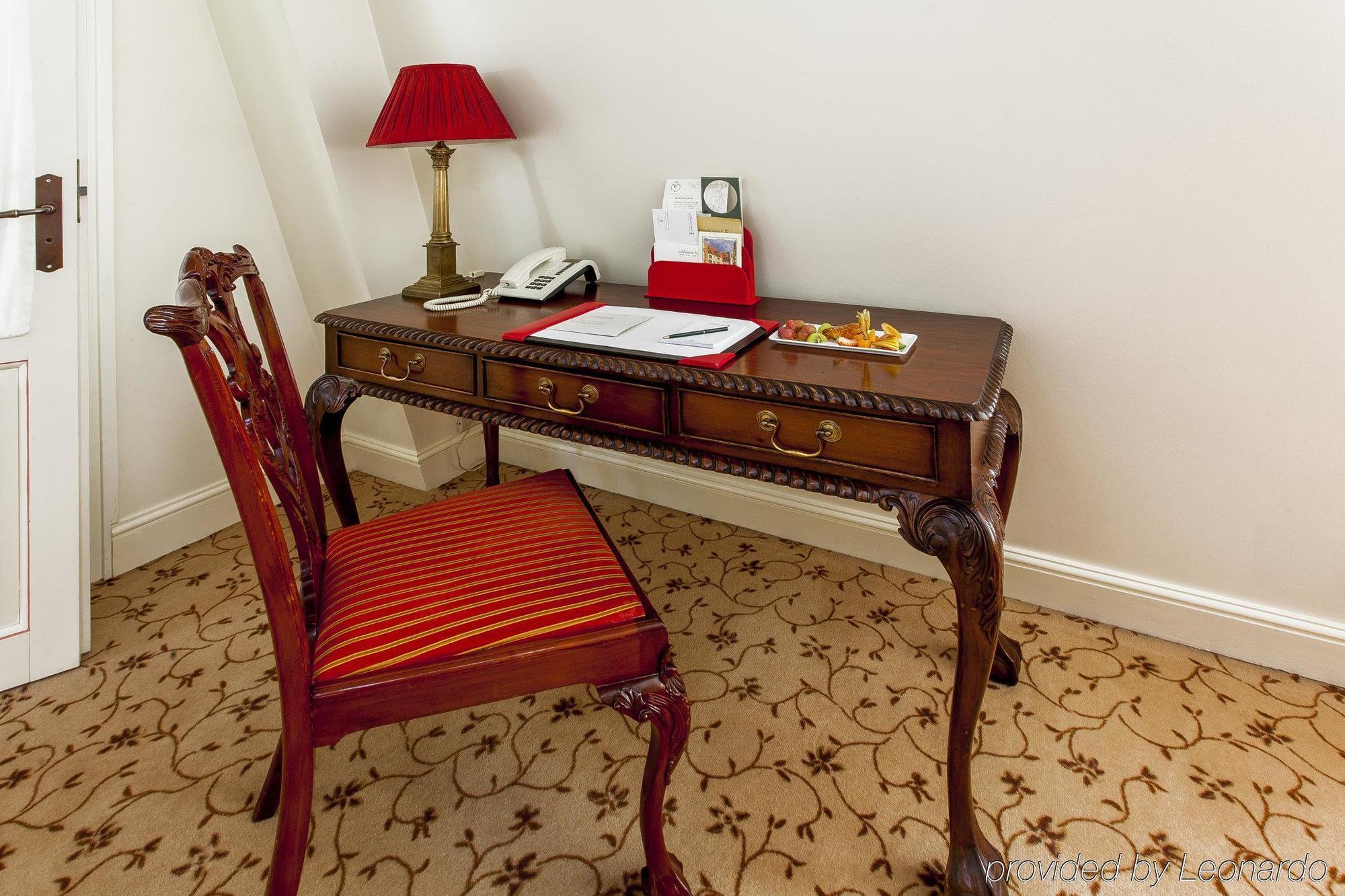 斯古拉萨尔酒店 - 立鼎世酒店集团 塔林 客房 照片 A writing desk